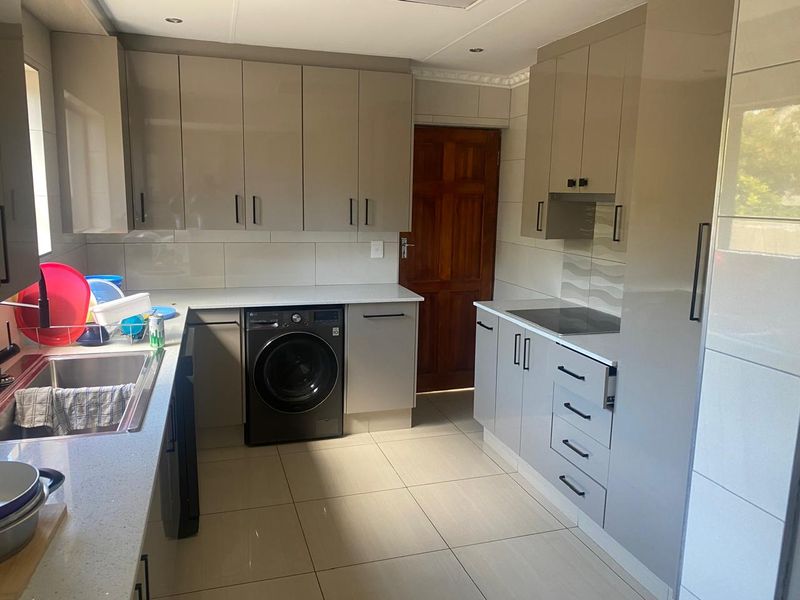 Sophisticated Double-Storey Sanctuary in Illiondale’s Deluxe Complex - Photo 5