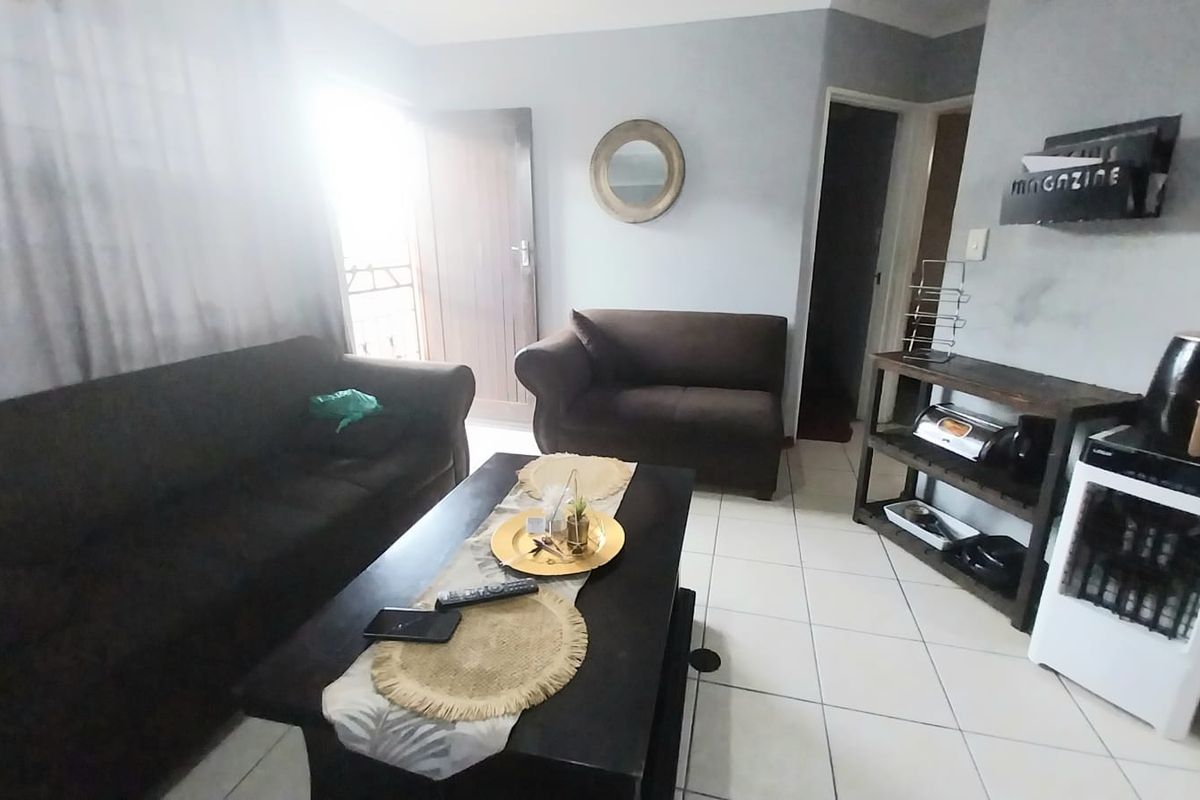 3 bedroom family home in Amalinda - Photo 2