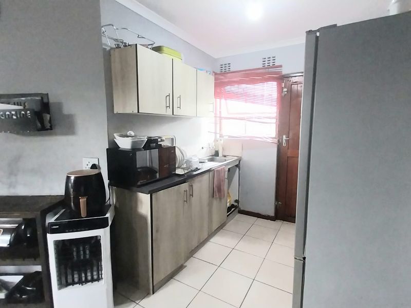 3 bedroom family home in Amalinda - Photo 7