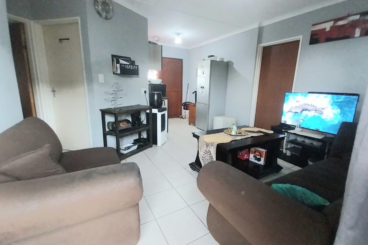 3 bedroom family home in Amalinda - Photo 3