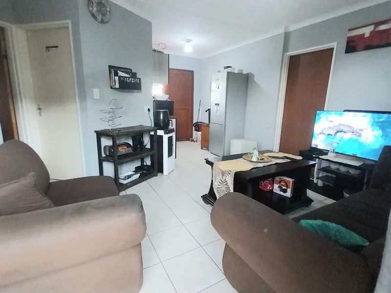 3 bedroom family home in Amalinda - Photo 3