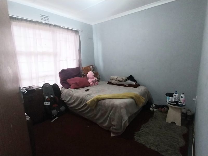 3 bedroom family home in Amalinda - Photo 5