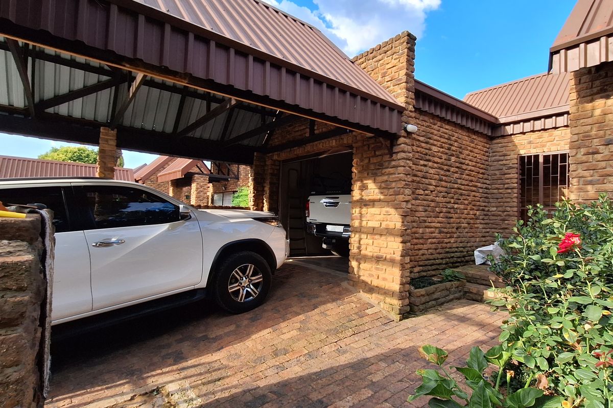 Beautiful townhouse - Photo 2