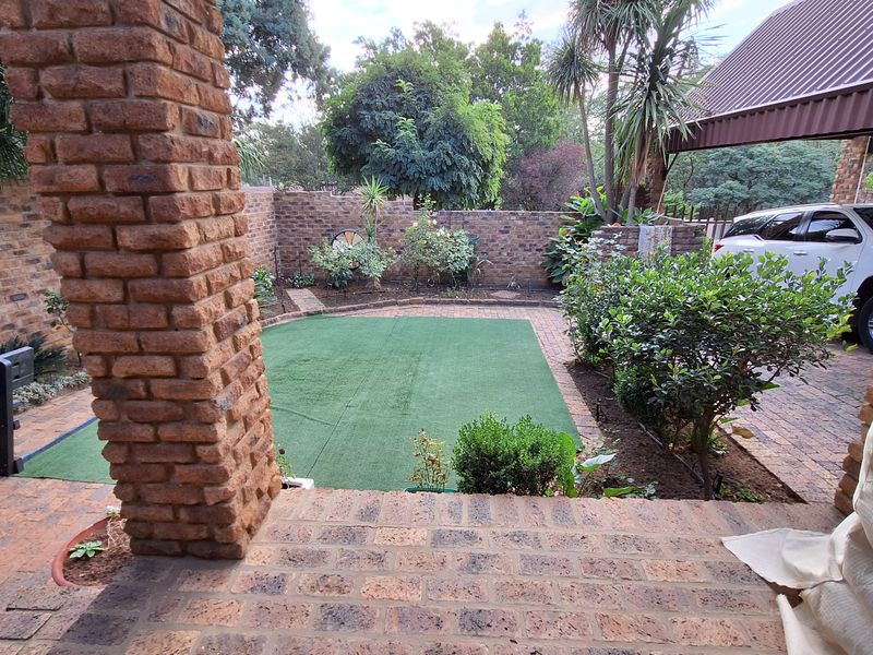 Beautiful townhouse - Photo 3