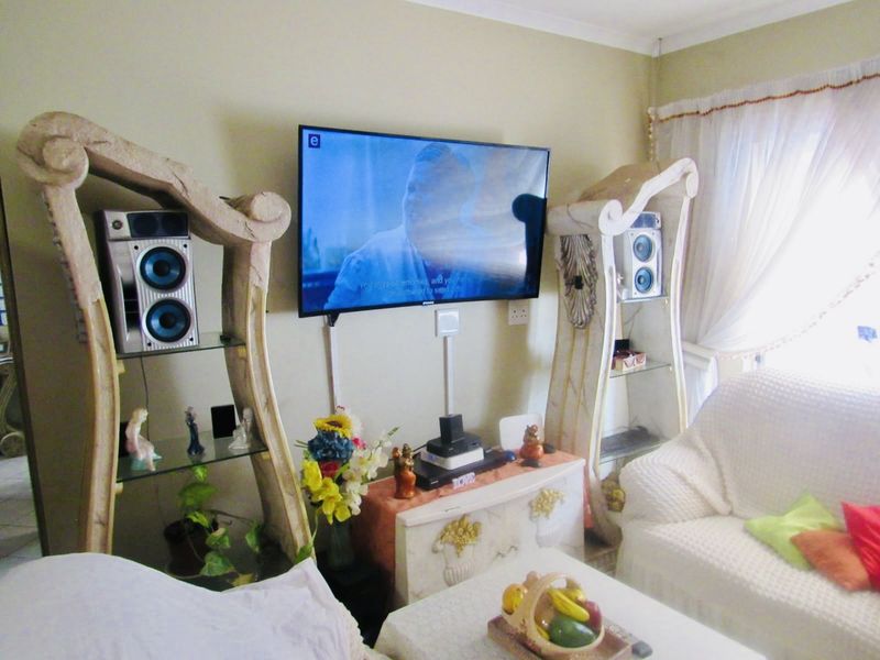 Modern 3-Bedroom Home in Secure Gated Community with Solar Geyser & CCTV - Photo 4