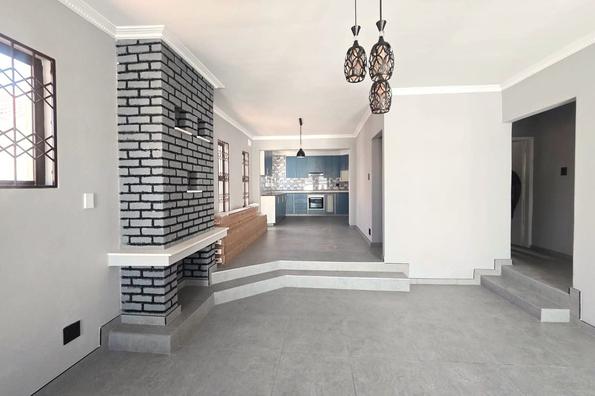 Modern and newly renoated four bedroom home to let - Photo 5