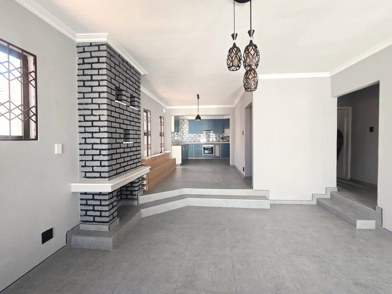 Modern and newly renoated four bedroom home to let - Photo 5