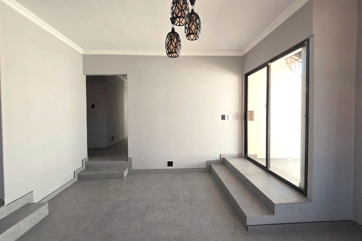 Modern and newly renoated four bedroom home to let - Photo 4