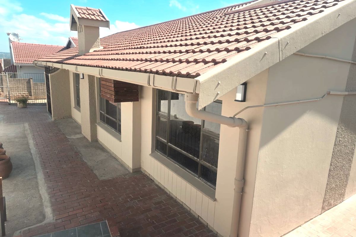 Modern and newly renoated four bedroom home to let - Photo 2