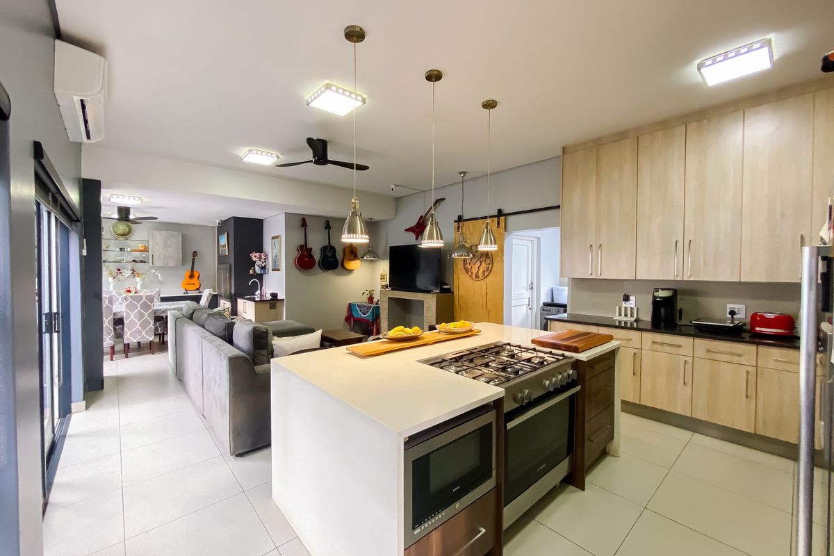 A Warm & Welcoming Family Haven - Photo 2