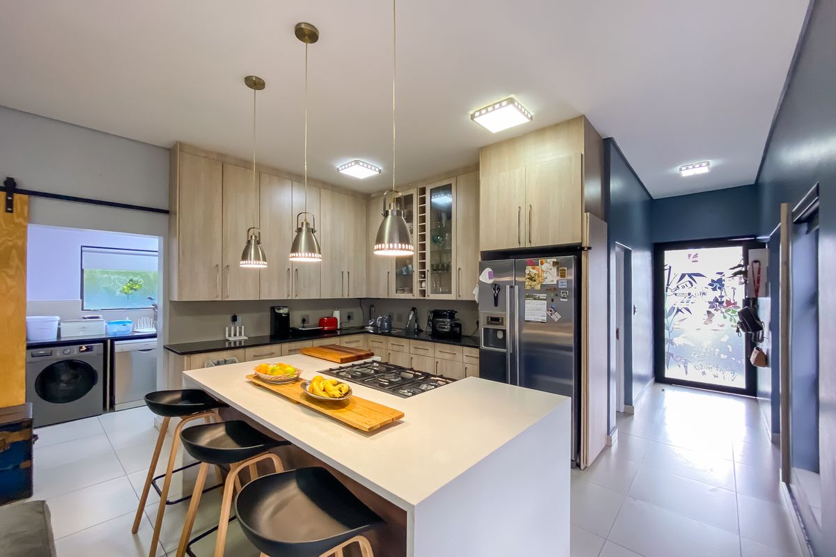 A Warm & Welcoming Family Haven - Photo 3