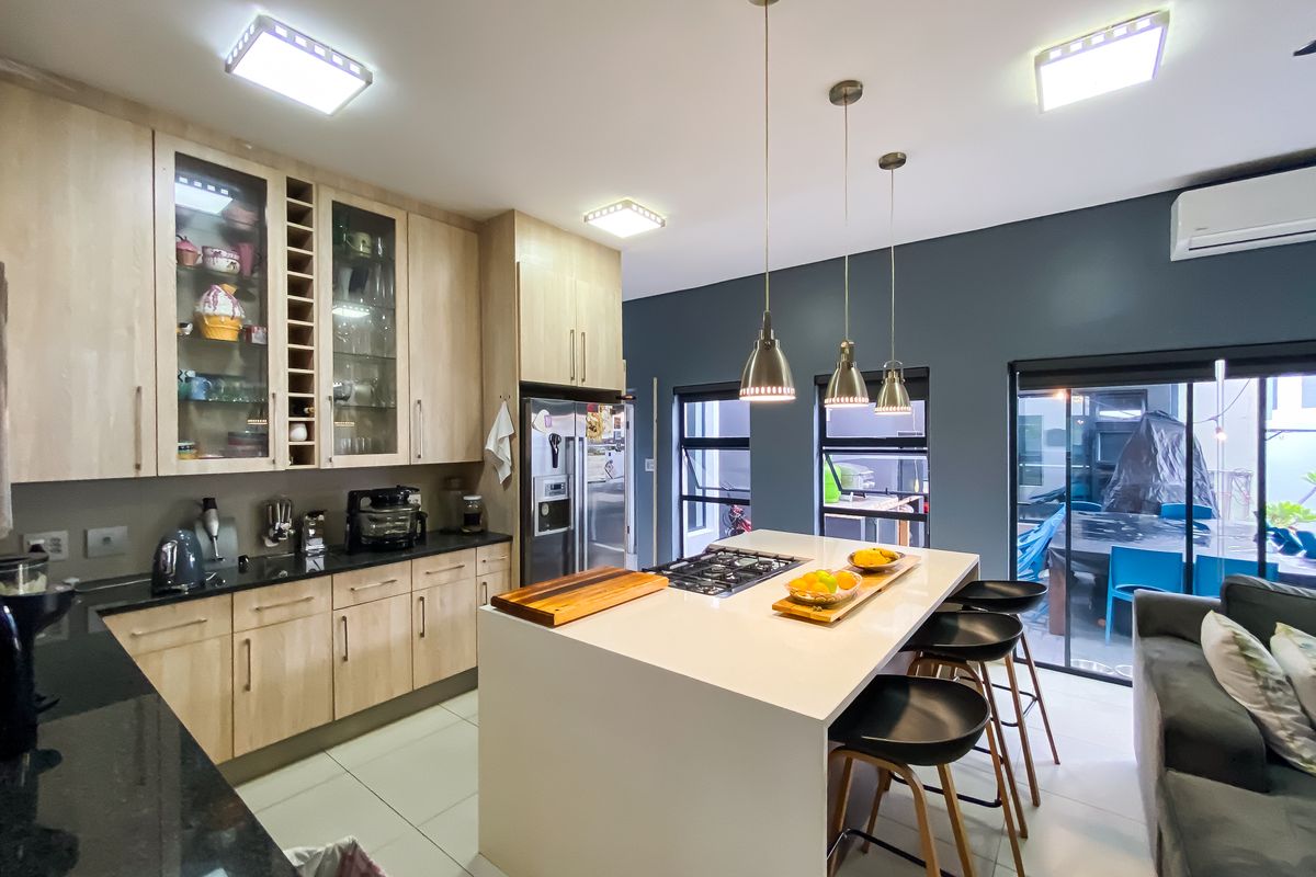 A Warm & Welcoming Family Haven - Photo 4