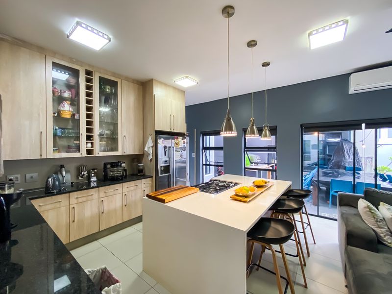 A Warm & Welcoming Family Haven - Photo 4