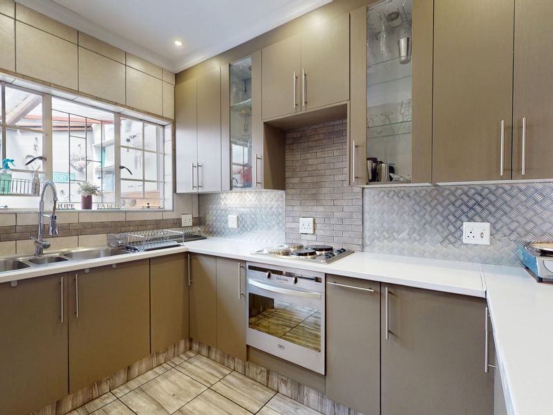 modern 3  bed simplex in  secure complex - Photo 7