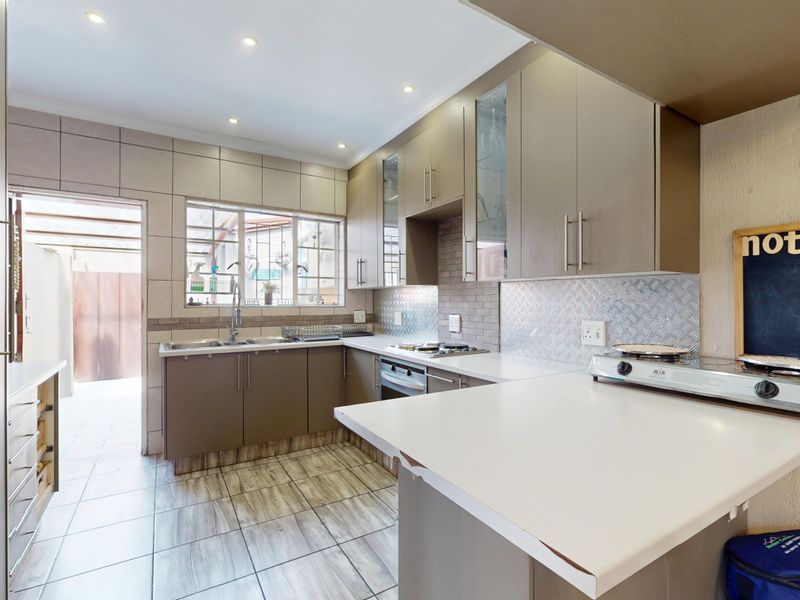 modern 3  bed simplex in  secure complex - Photo 6