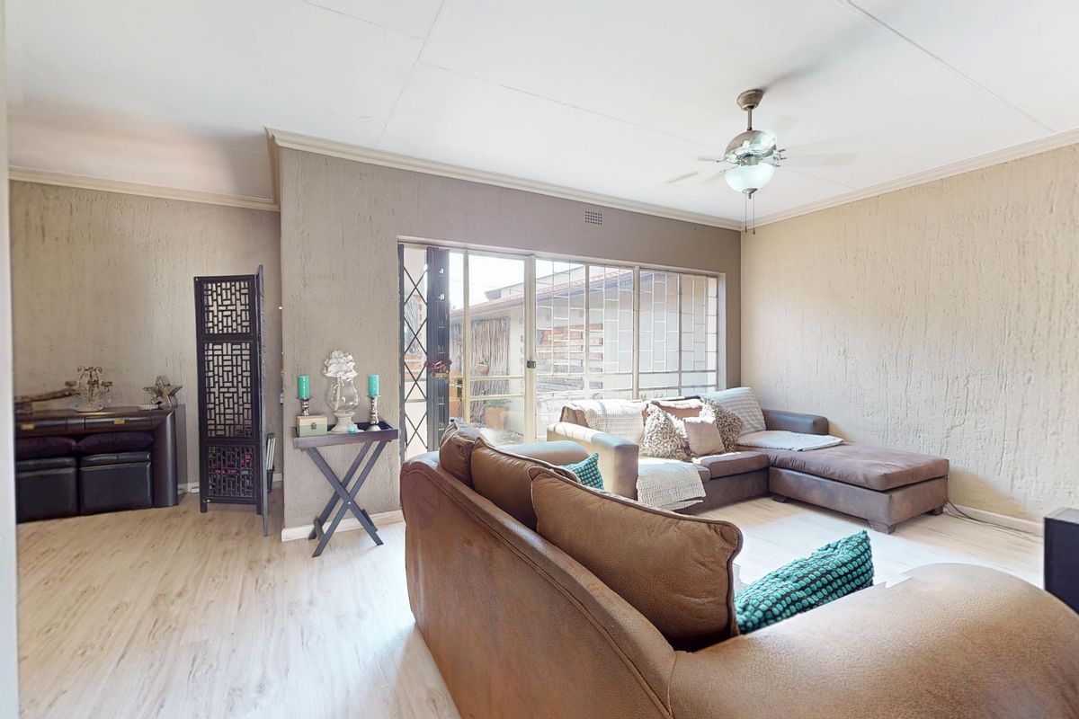 modern 3  bed simplex in  secure complex - Photo 3