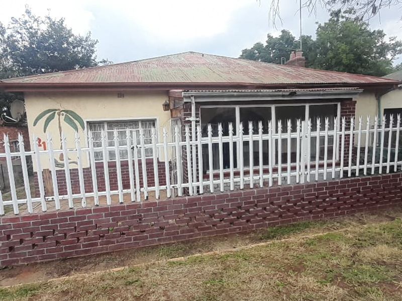 Golden oldie 3 bedroom for sale in Laversburg - Photo 3