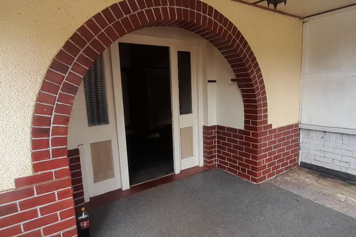 Golden oldie 3 bedroom for sale in Laversburg - Photo 2