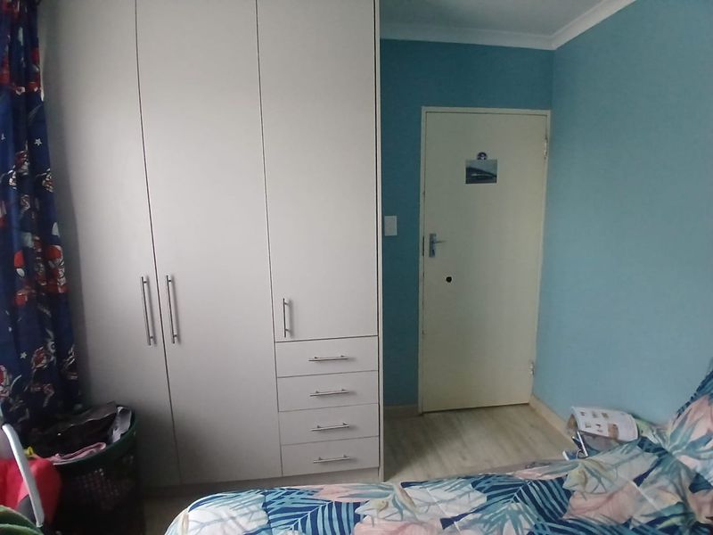 2 Bedroom home with an extra outside room. - Photo 10