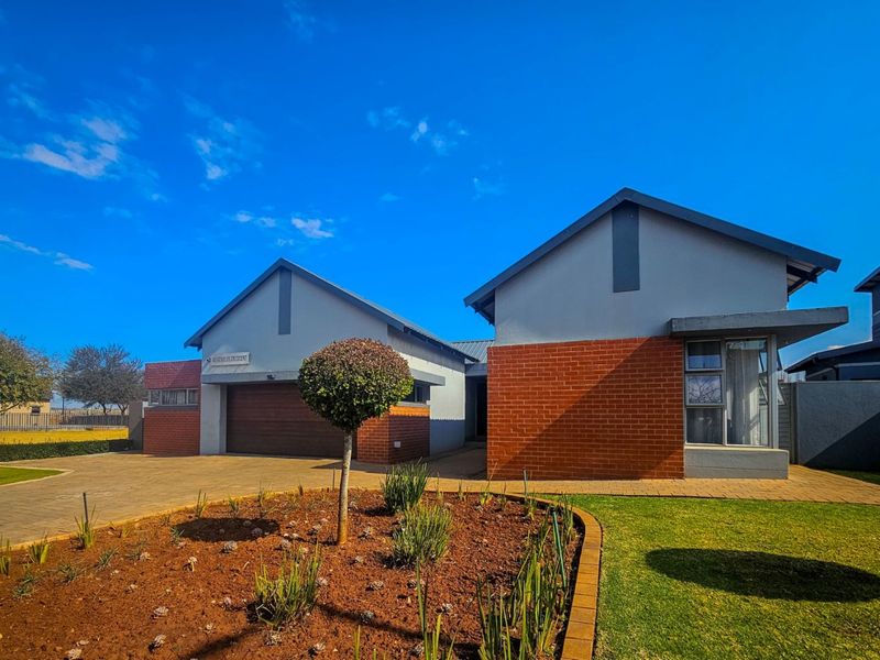 4 Bedroom Contemporary Home for sale in a Midstream Ridge Estate - Photo 3