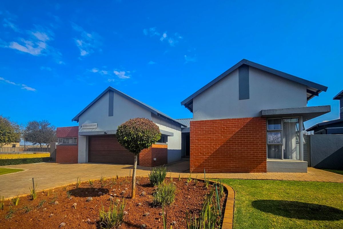 4 Bedroom Contemporary Home for sale in a Midstream Ridge Estate - Photo 3