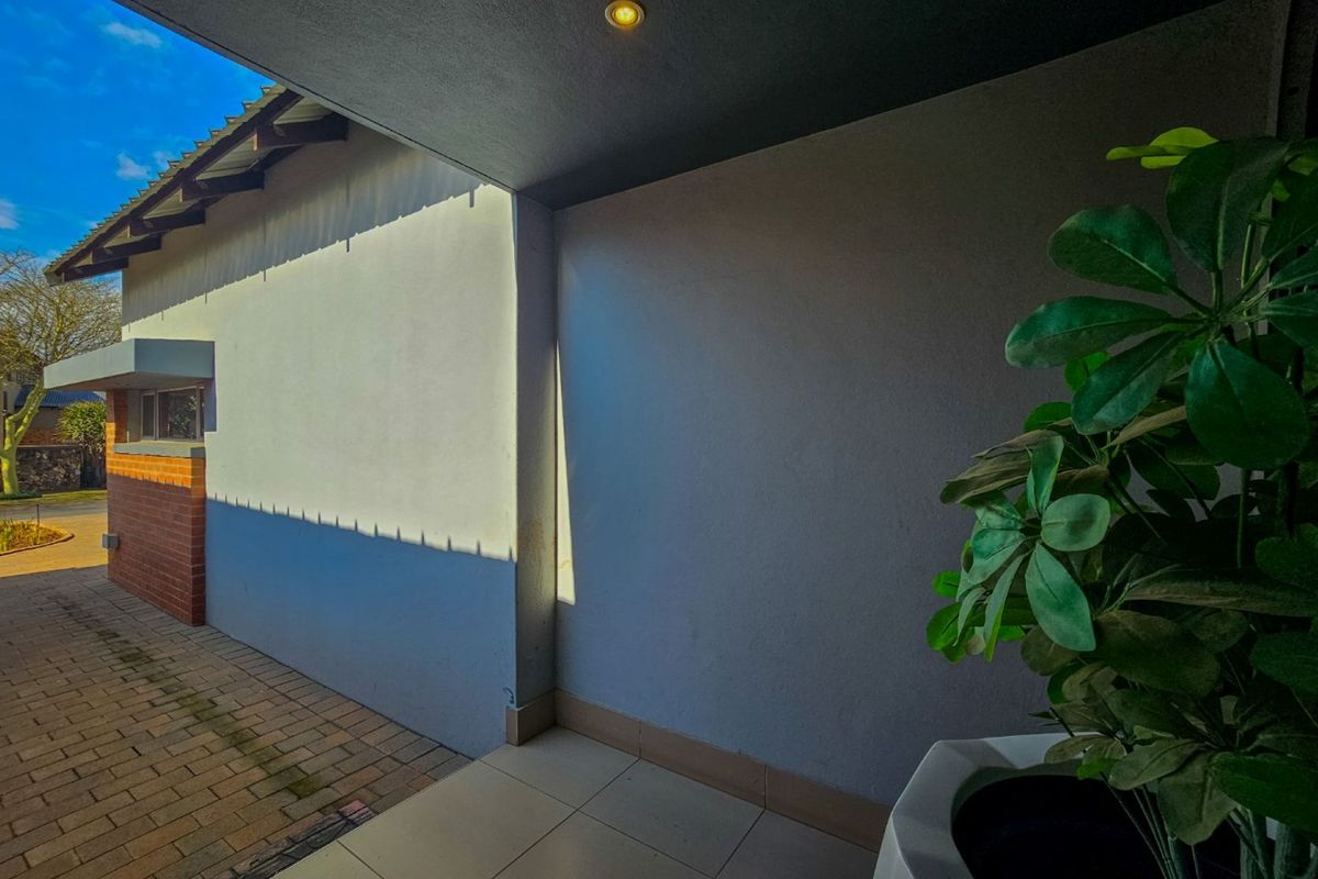 4 Bedroom Contemporary Home for sale in a Midstream Ridge Estate - Photo 5