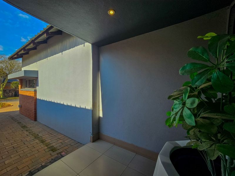 4 Bedroom Contemporary Home for sale in a Midstream Ridge Estate - Photo 5