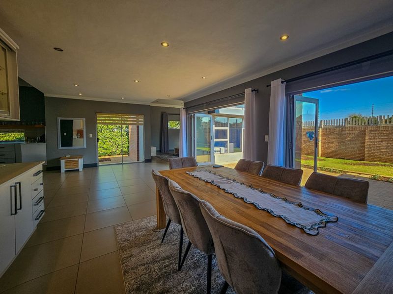 4 Bedroom Contemporary Home for sale in a Midstream Ridge Estate - Photo 9