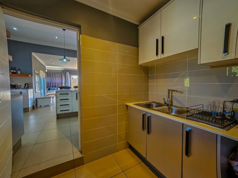 4 Bedroom Contemporary Home for sale in a Midstream Ridge Estate - Photo 7