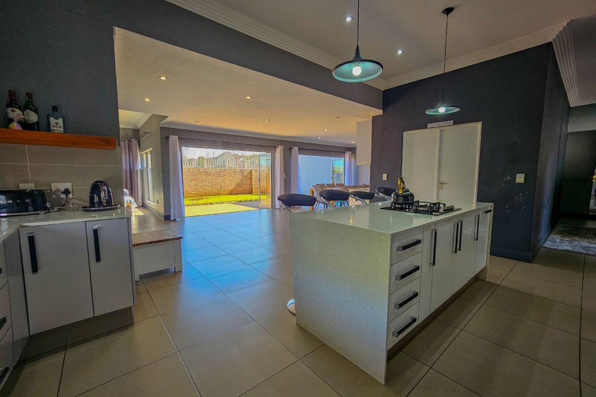 4 Bedroom Contemporary Home for sale in a Midstream Ridge Estate - Photo 4