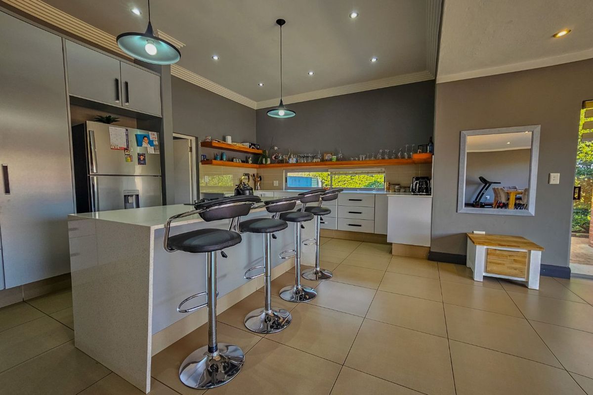 4 Bedroom Contemporary Home for sale in a Midstream Ridge Estate - Photo 2