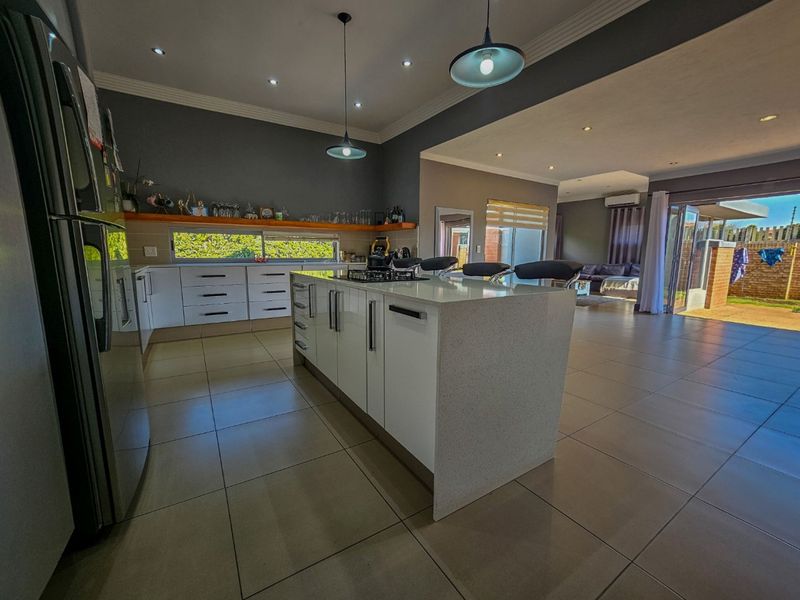4 Bedroom Contemporary Home for sale in a Midstream Ridge Estate - Photo 6