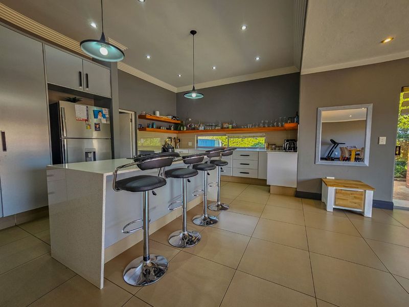 4 Bedroom Contemporary Home for sale in a Midstream Ridge Estate - Photo 2