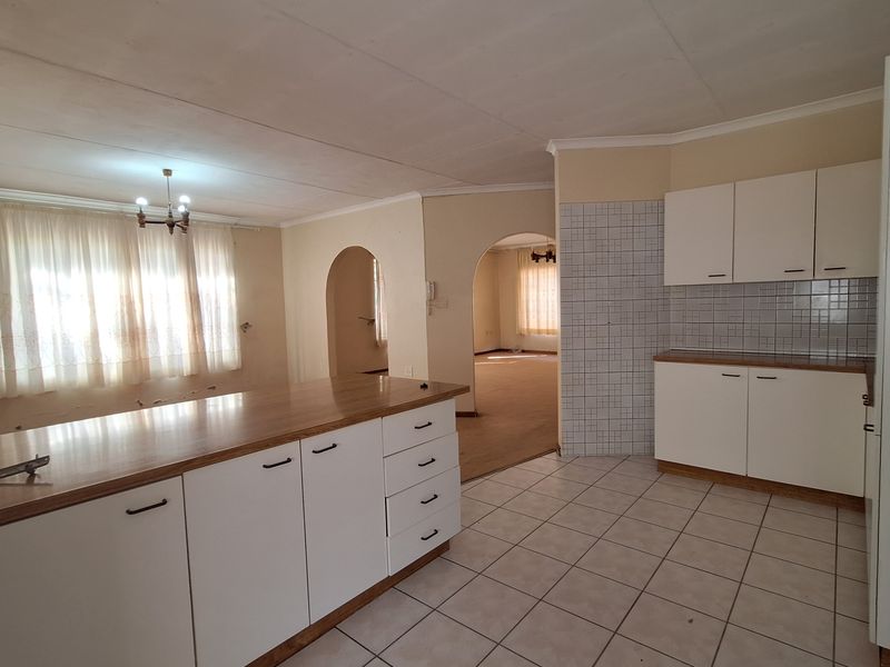 Town House close to town for sale - Photo 4