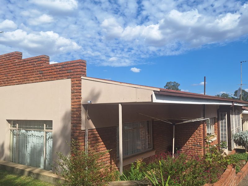 Town House close to town for sale - Photo 2