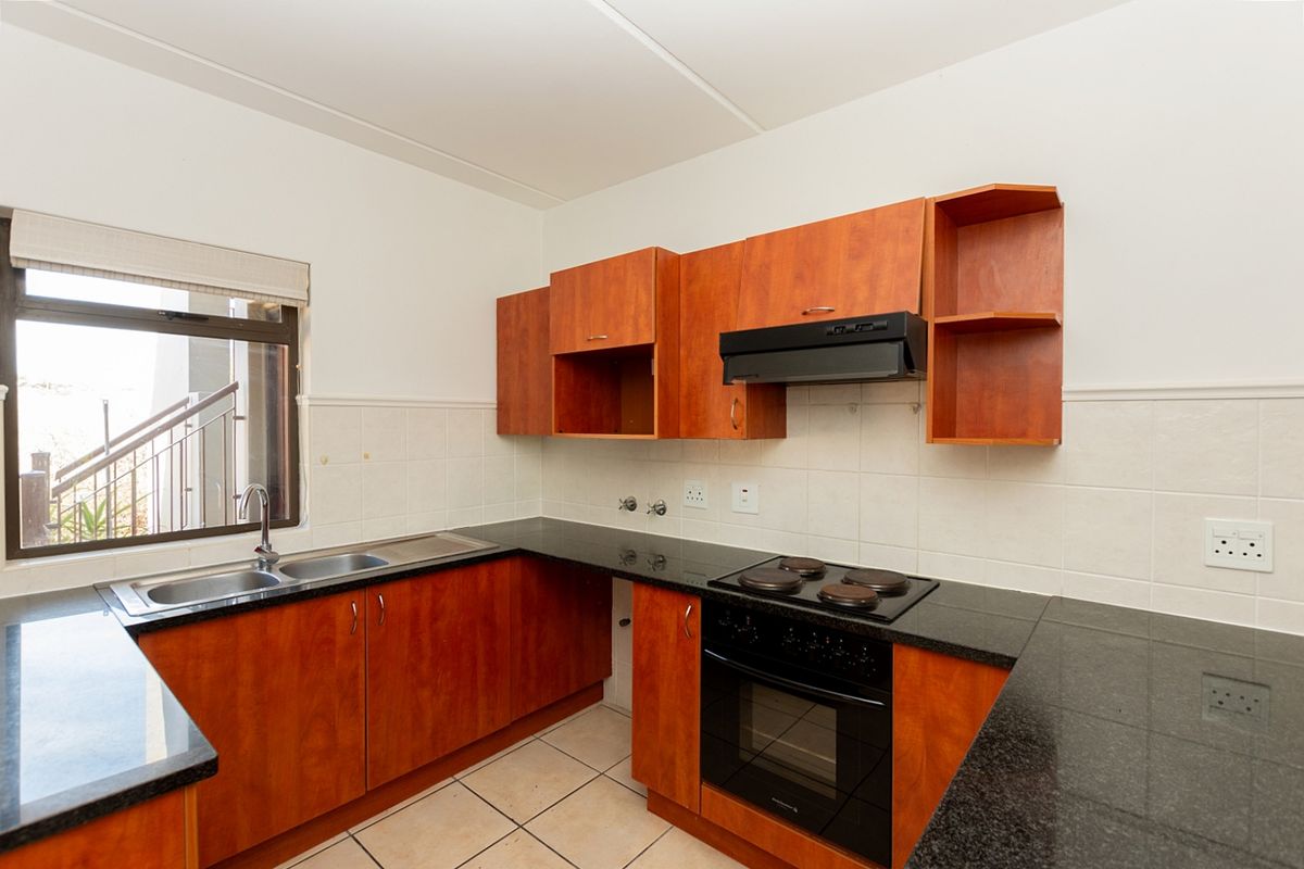 Spacious Ground-Floor Living with Lock-Up-and-Go Ease - Photo 3