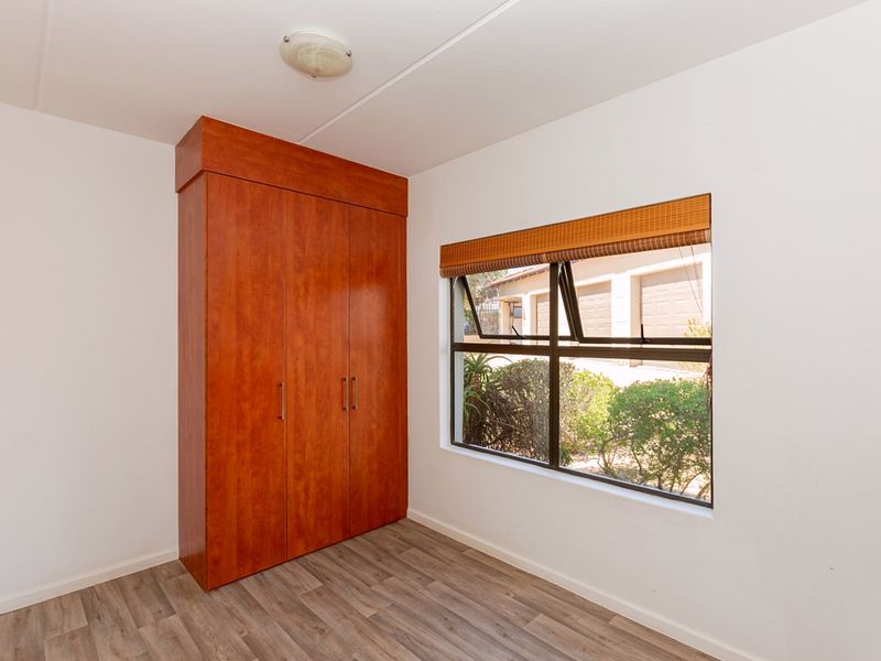 Spacious Ground-Floor Living with Lock-Up-and-Go Ease - Photo 10