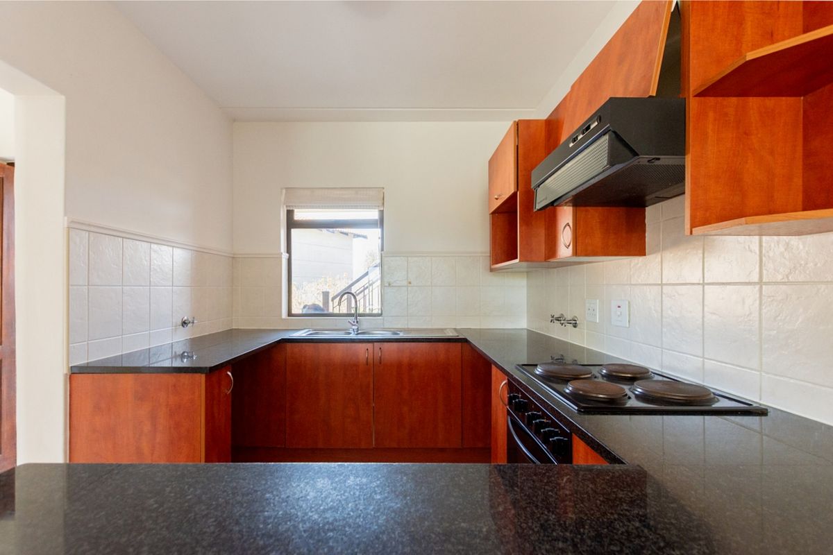 Spacious Ground-Floor Living with Lock-Up-and-Go Ease - Photo 4