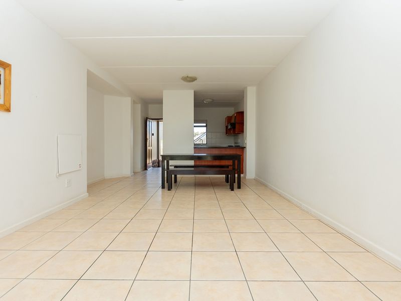 Spacious Ground-Floor Living with Lock-Up-and-Go Ease - Photo 7