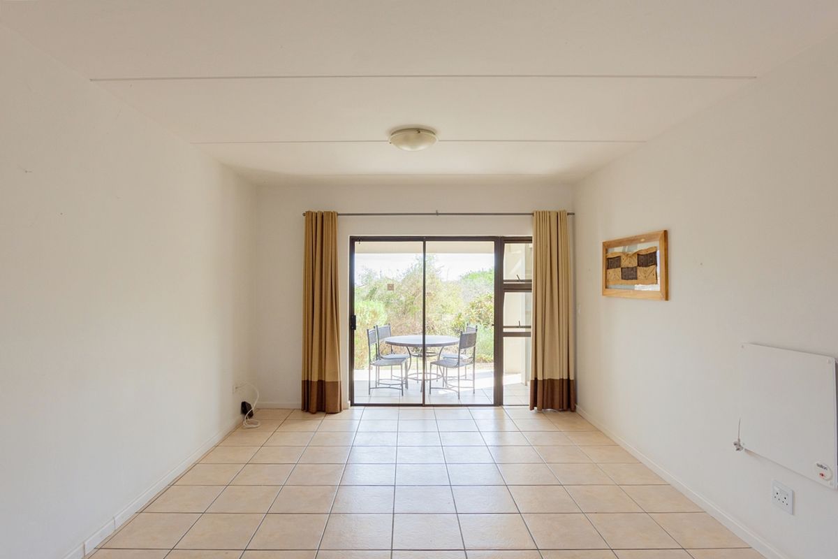 Spacious Ground-Floor Living with Lock-Up-and-Go Ease - Photo 5