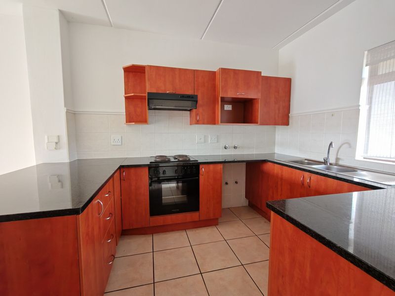 Ground-Floor Apartment in Langebaan Country Estate - Photo 6