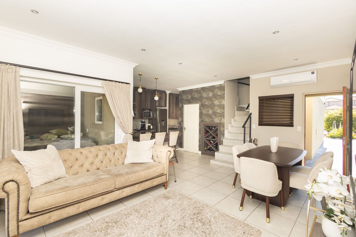 Modern Luxury and Effortless Living in Willow Creek Estate - Photo 5