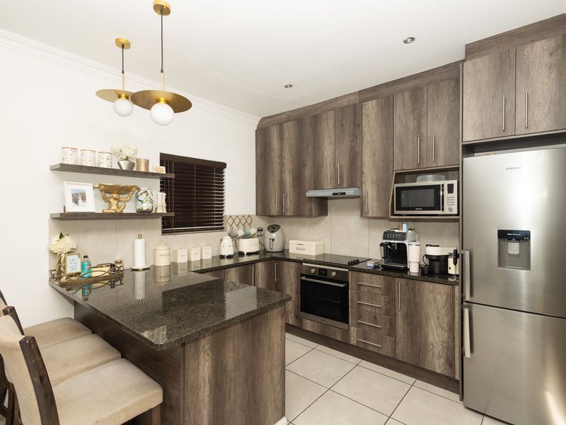 Modern Luxury and Effortless Living in Willow Creek Estate - Photo 2