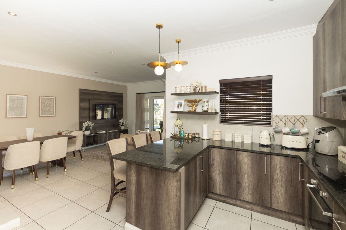 Modern Luxury and Effortless Living in Willow Creek Estate - Photo 3