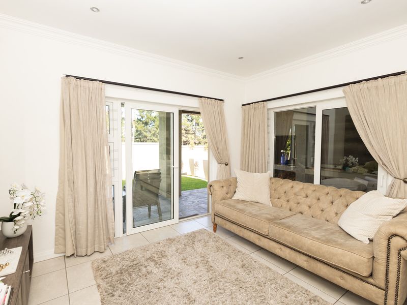 Modern Luxury and Effortless Living in Willow Creek Estate - Photo 4