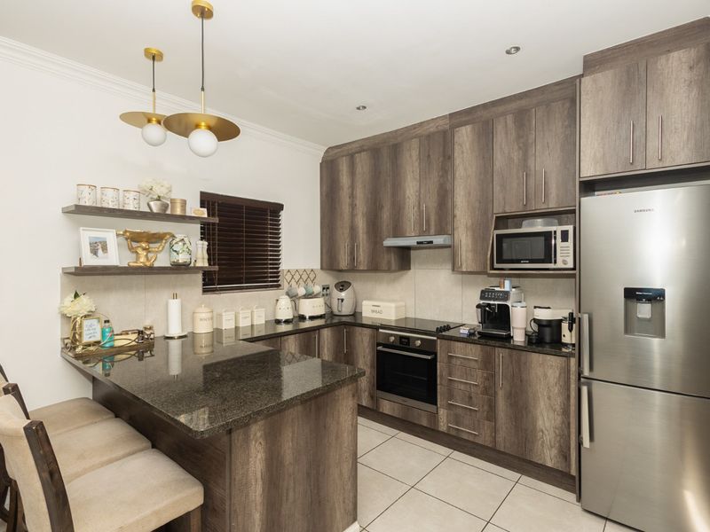 Modern Luxury and Effortless Living in Willow Creek Estate - Photo 2
