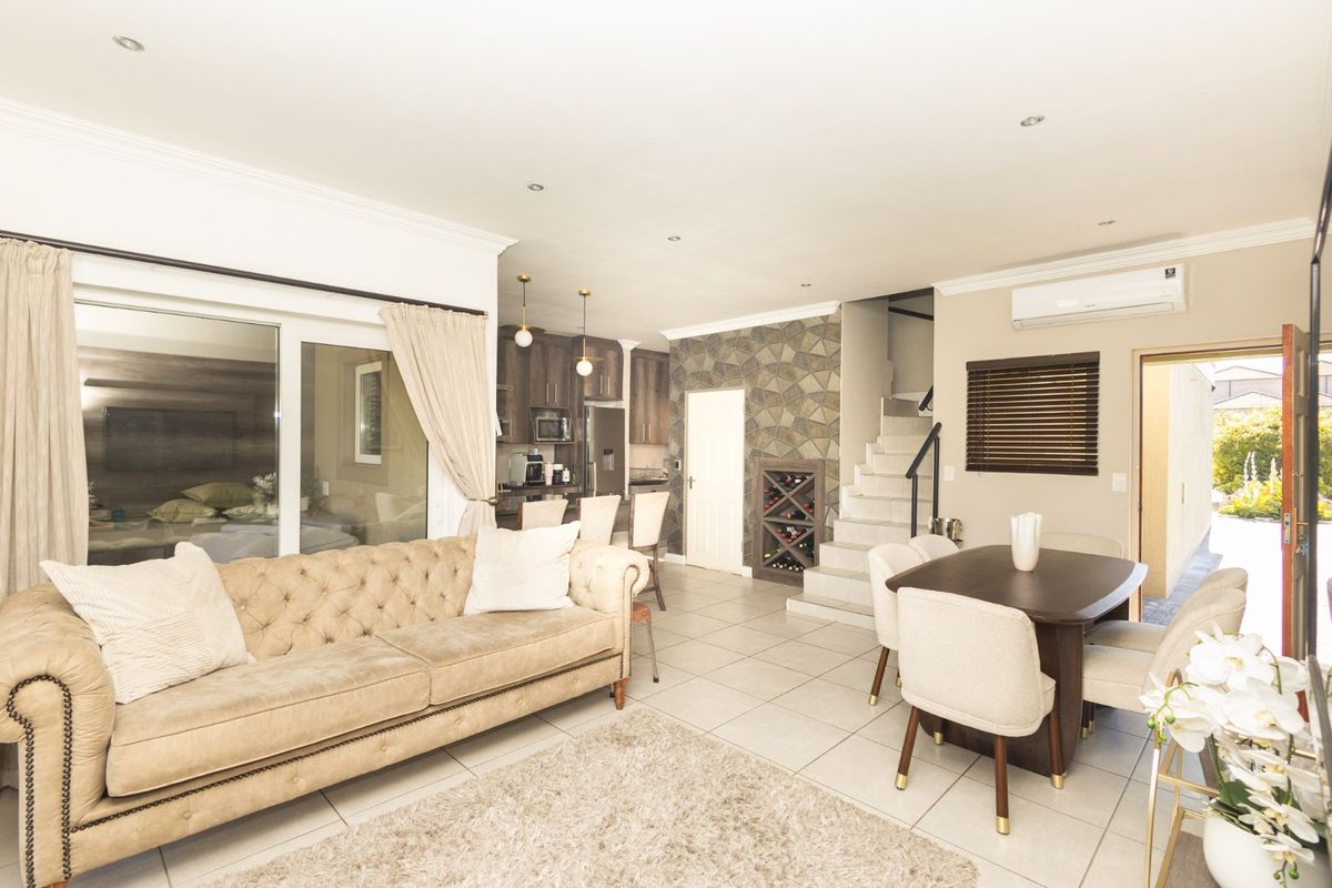 Modern Luxury and Effortless Living in Willow Creek Estate - Photo 4