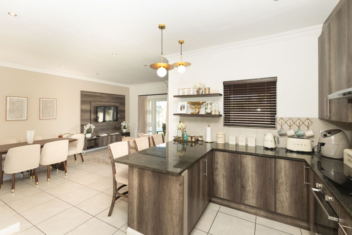 Modern Luxury and Effortless Living in Willow Creek Estate - Photo 3