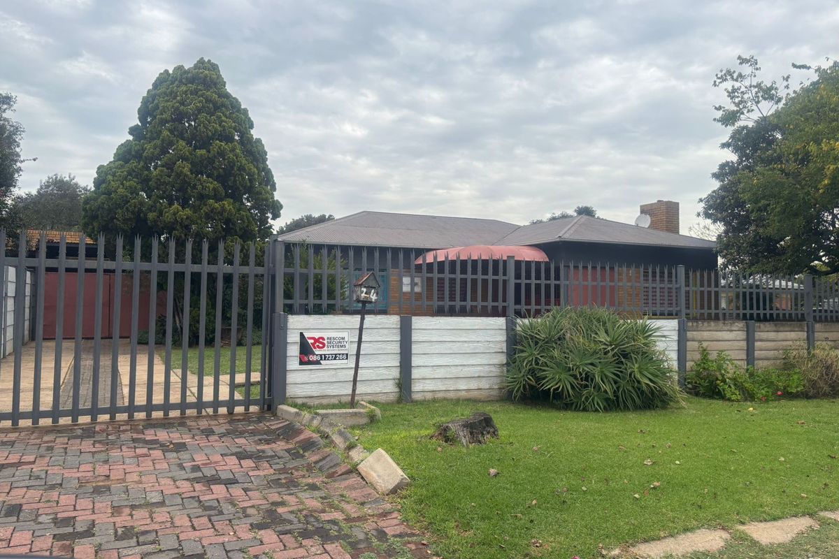 3 spacious Bedroom house for sale-Idea investment for opportunity - Photo 3