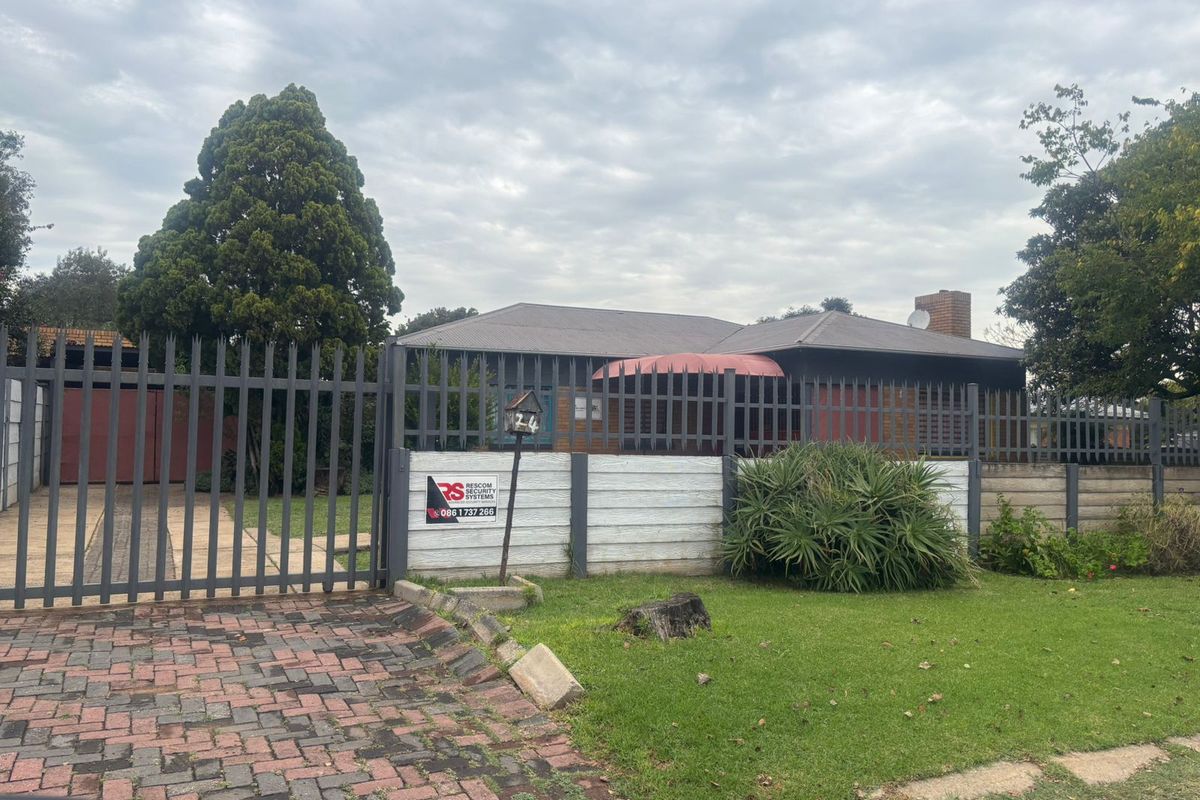 3 spacious Bedroom house for sale-Idea investment for opportunity - Photo 2